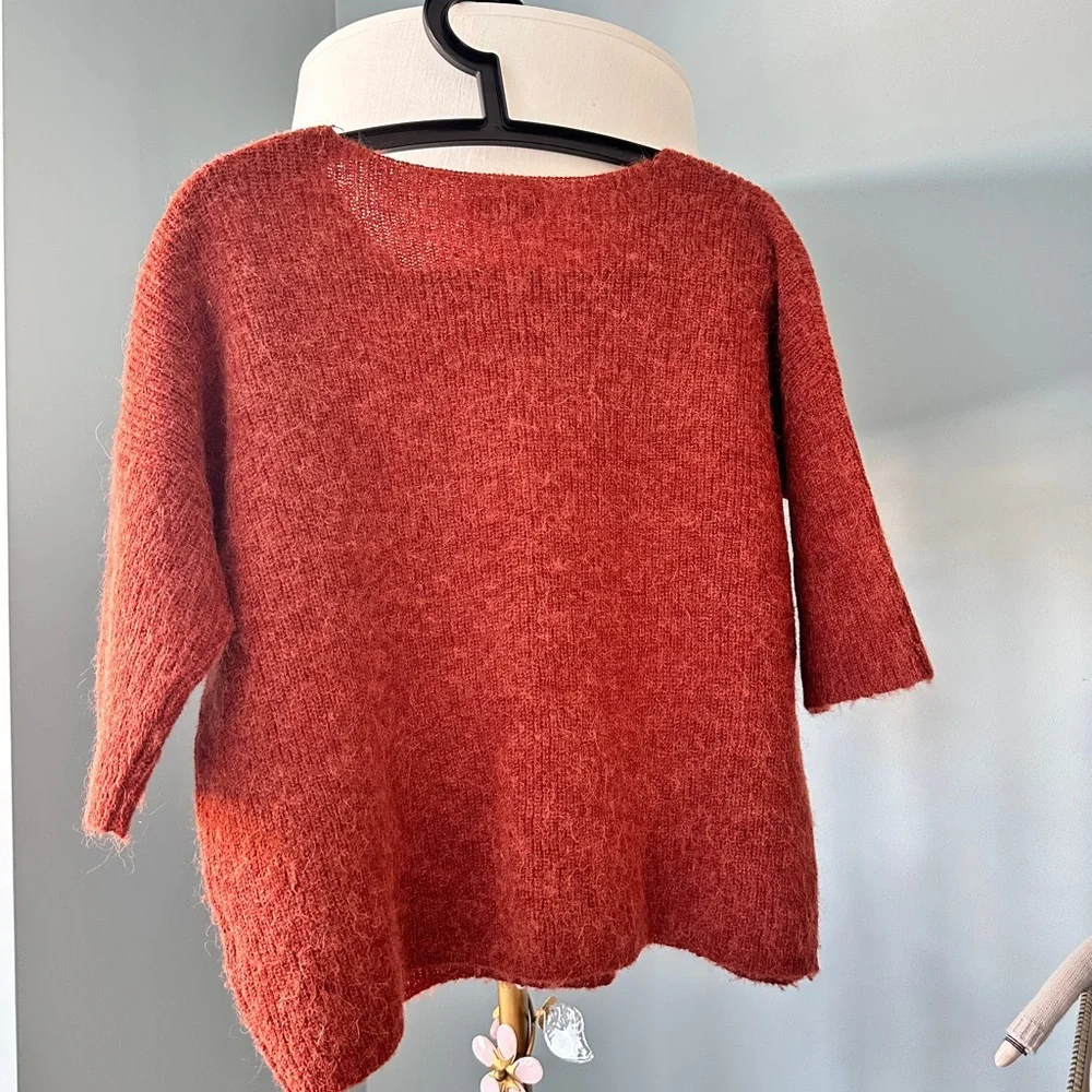 Elegant Women's Burnt Orange Sweater - Picture 4 of 4